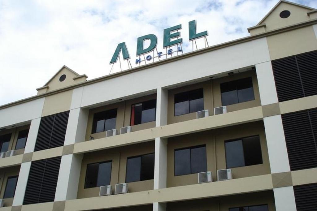Adel Hotel Putatan Eksteriør billede